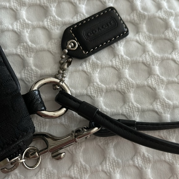 Coach, leather and canvas signature C wristlet - Picture 2 of 5